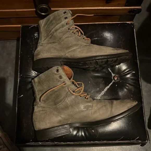 ARMANI DISTRESSED LEATHER COMBAT BOOTS SIZE EURO 43 US SIZE 9.5-10 - Picture 4 of 7